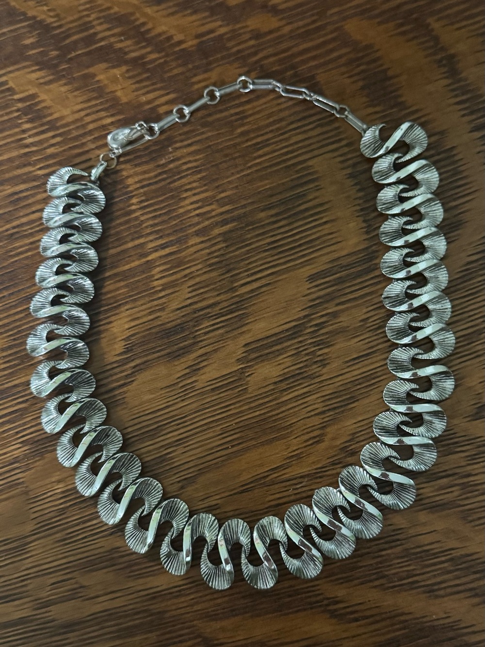 Vintage (60s/70s) Women’s Statement Necklace - Elegant Ripple Links